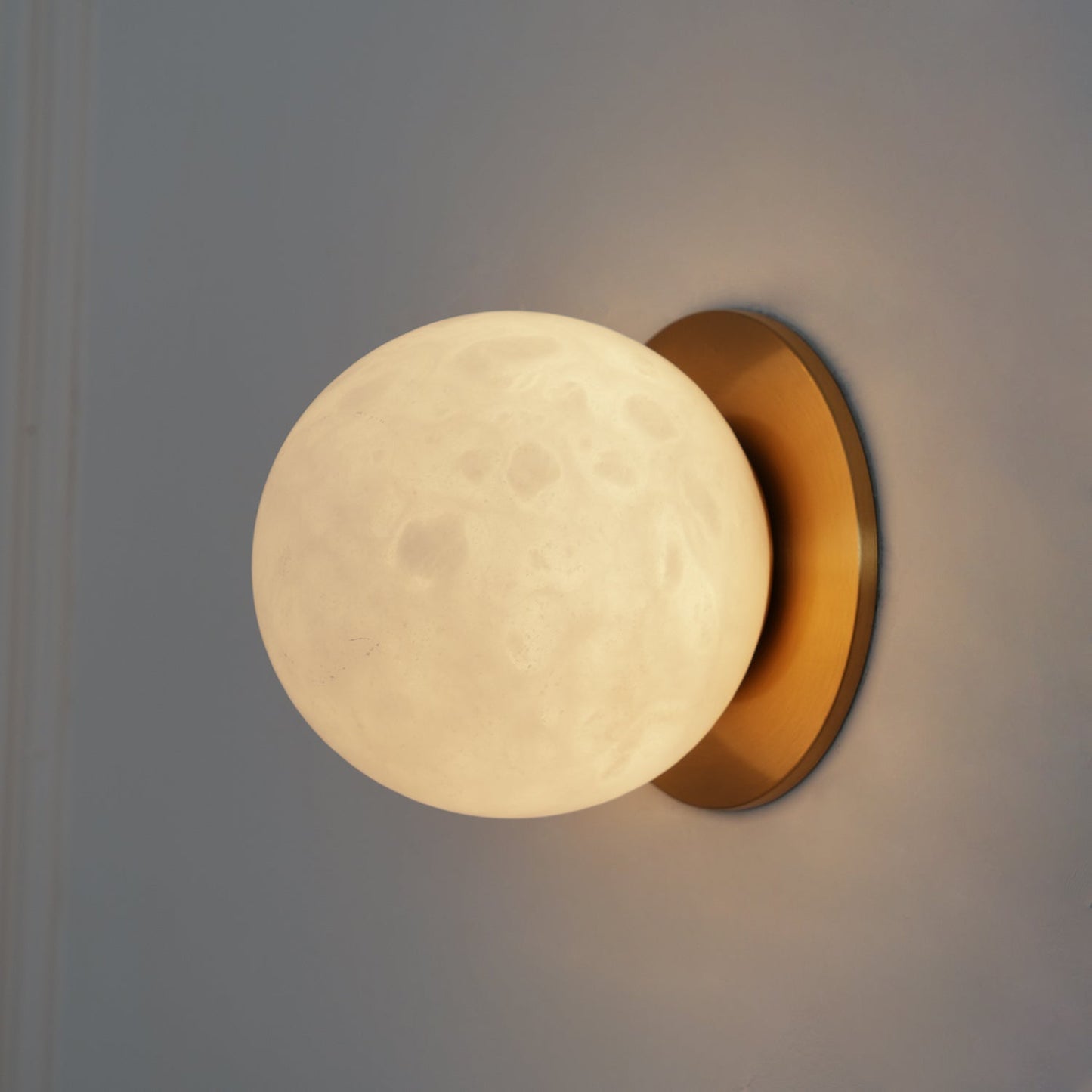 Vevinir Alabaster Globe Wall Light