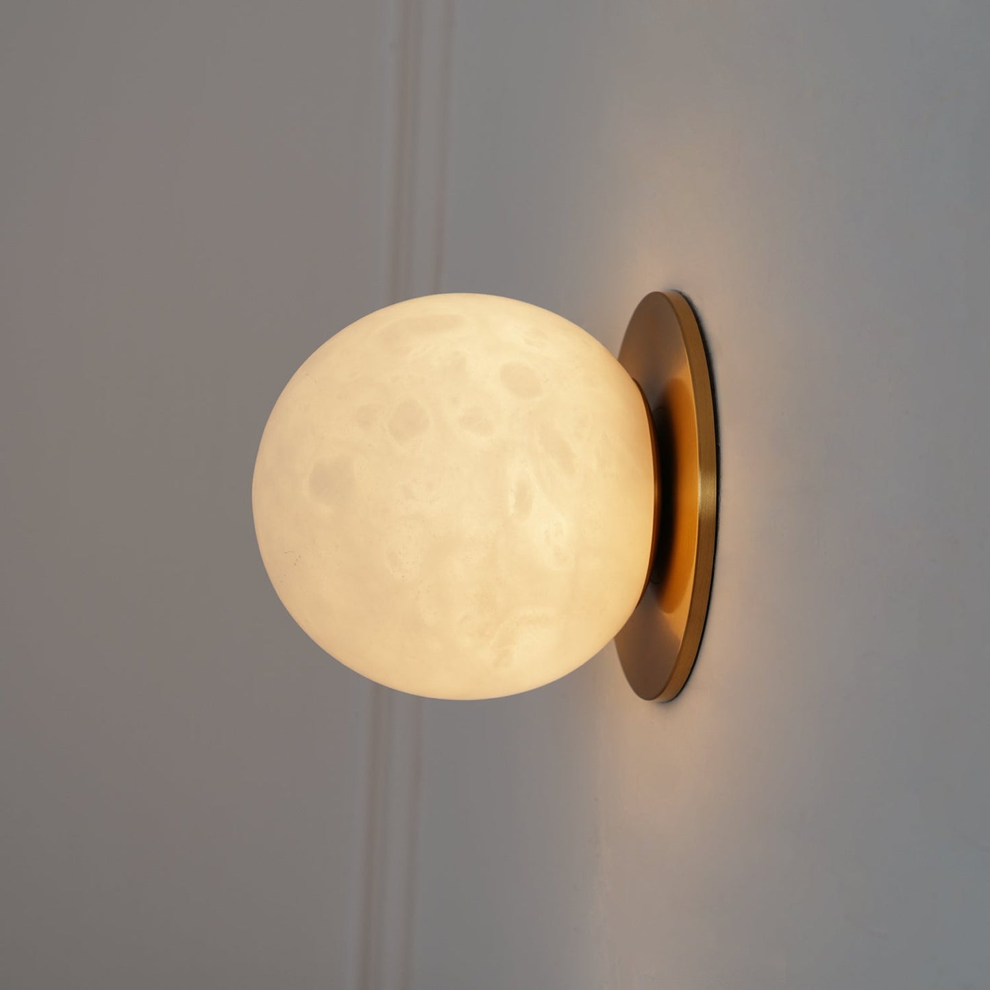 Vevinir Alabaster Globe Wall Light