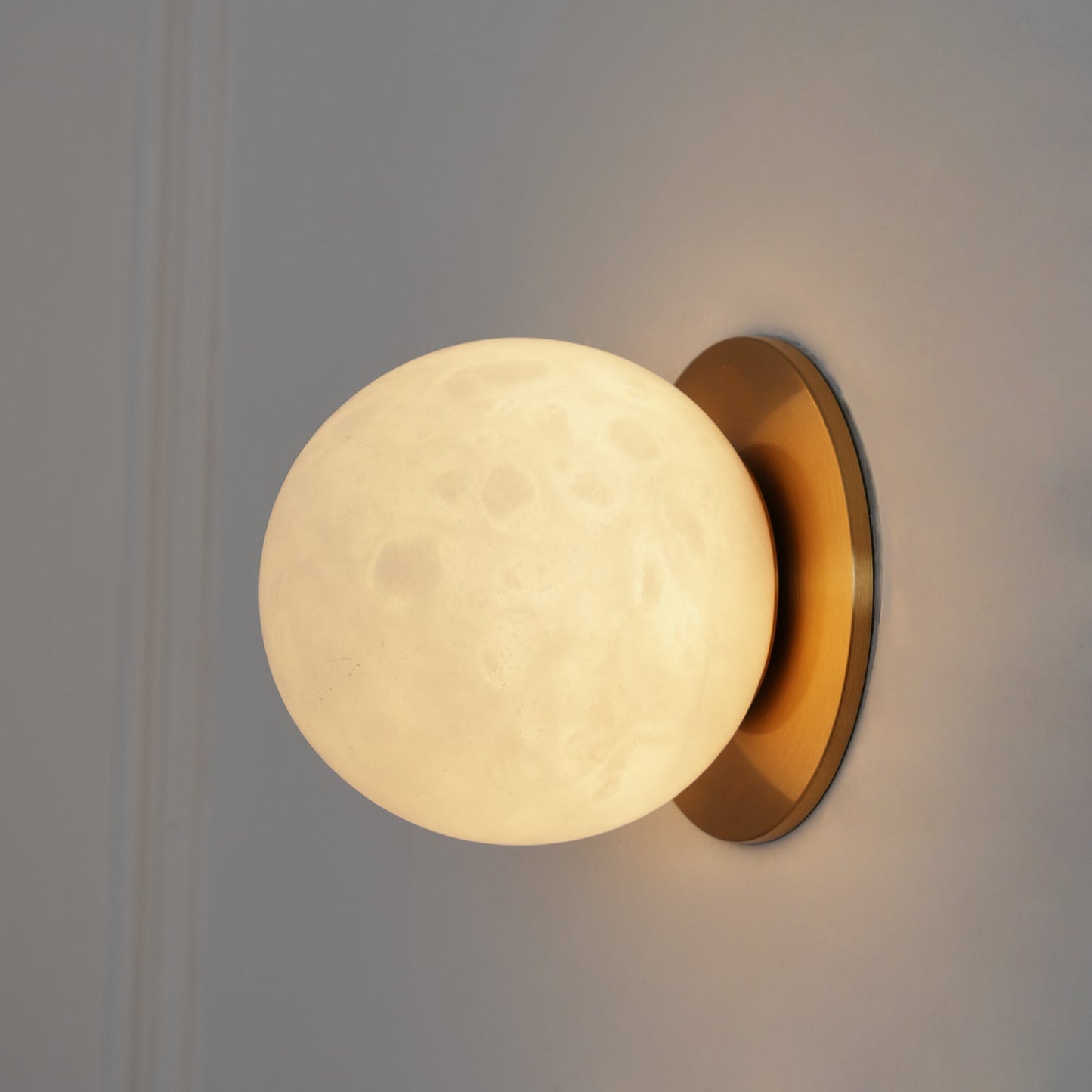 Vevinir Alabaster Globe Wall Light