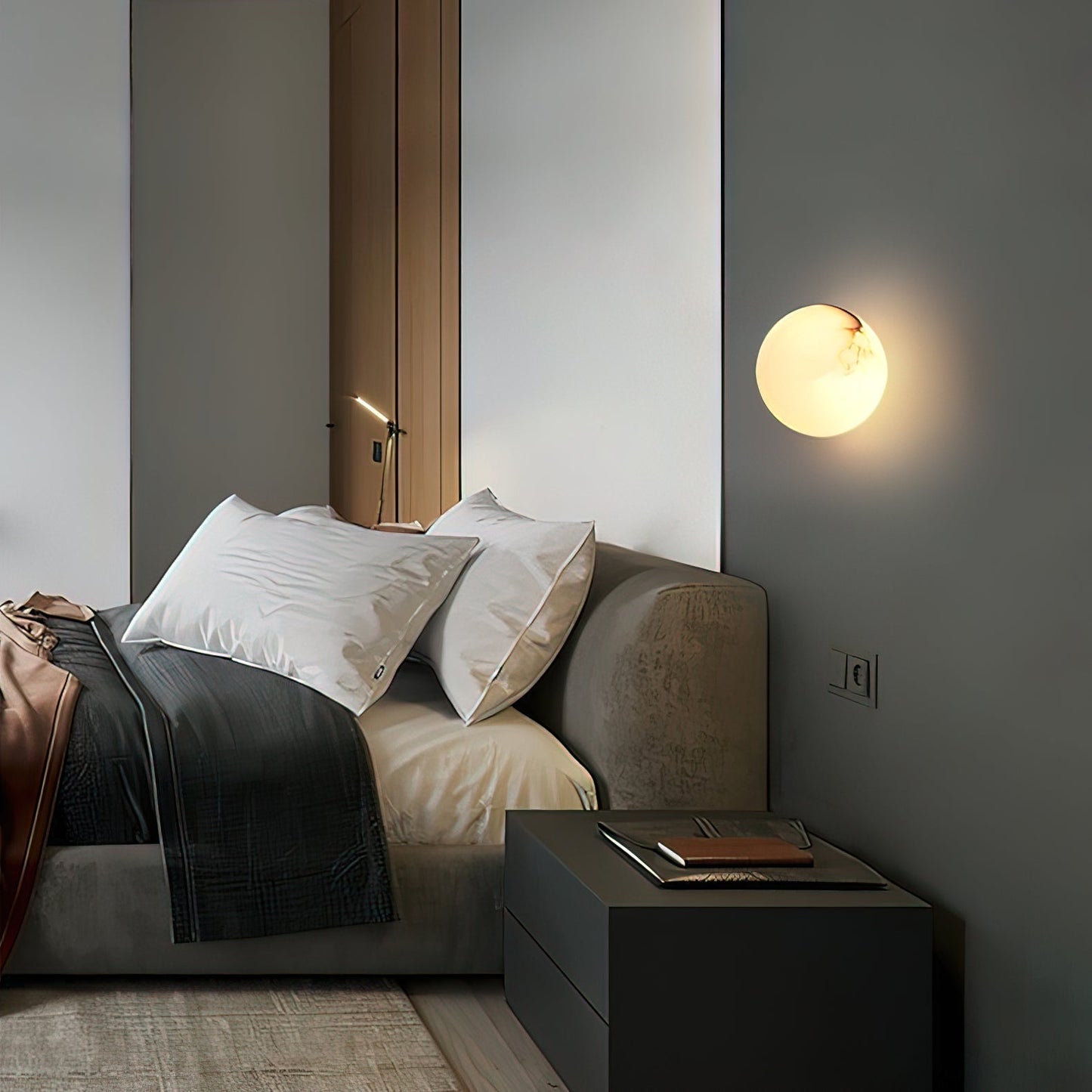 Vevinir Alabaster Globe Wall Light