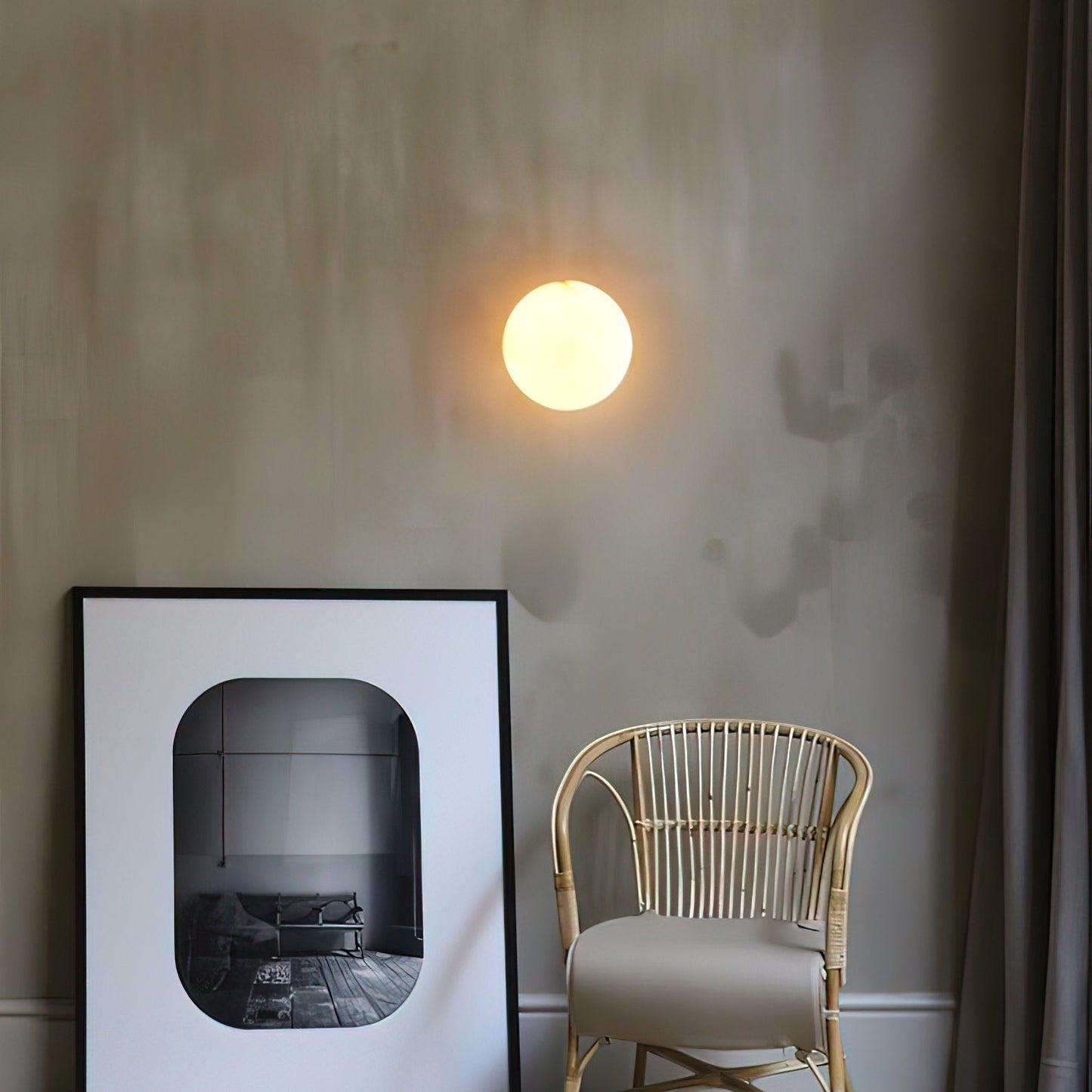 Vevinir Alabaster Globe Wall Light