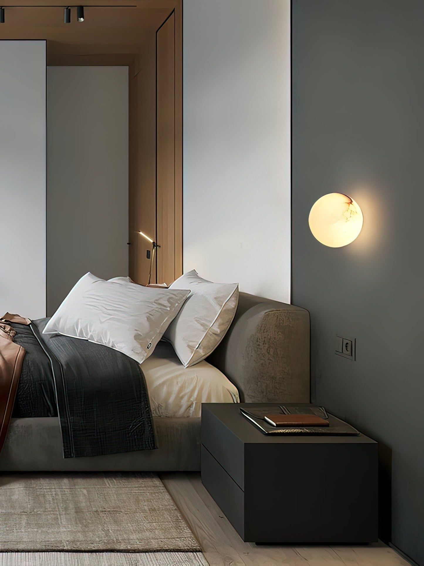Vevinir Alabaster Globe Wall Light