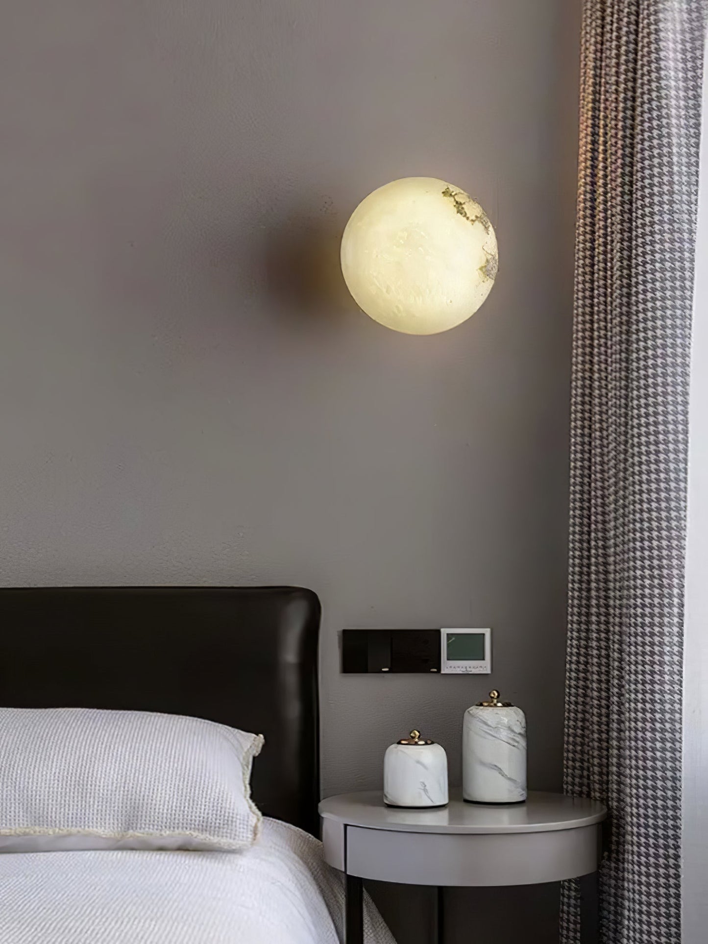 Vevinir Alabaster Globe Wall Light