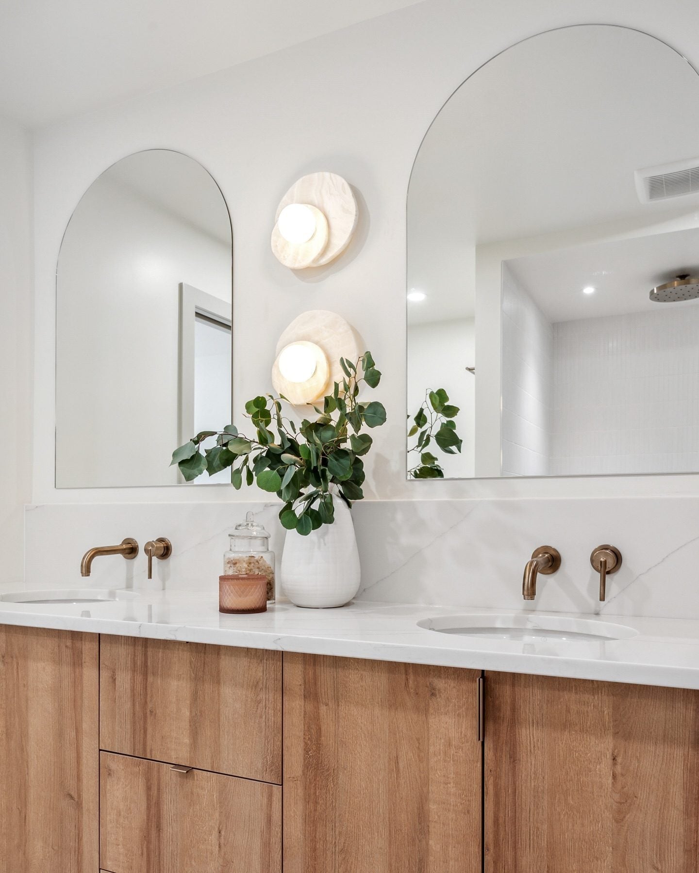 Alorarae Organic Alabaster Wall Light