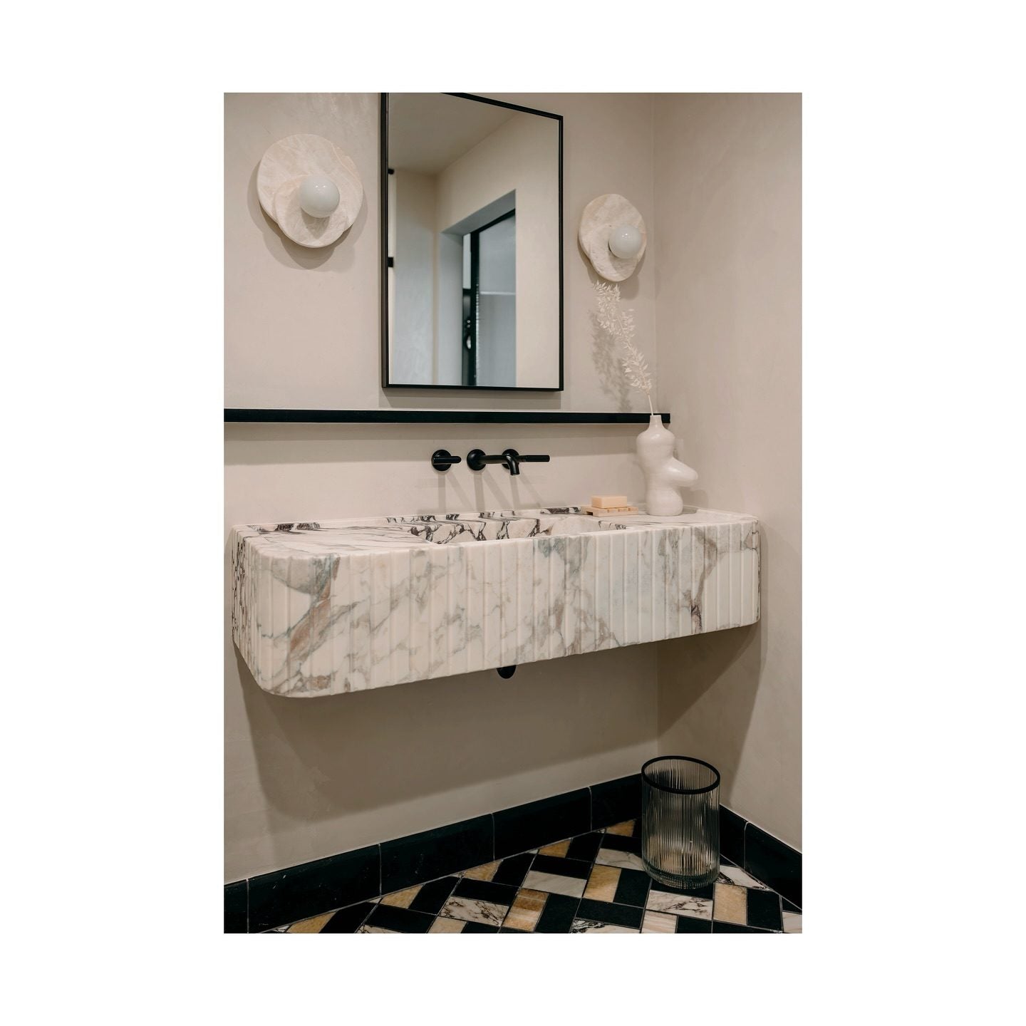 Alorarae Organic Alabaster Wall Light