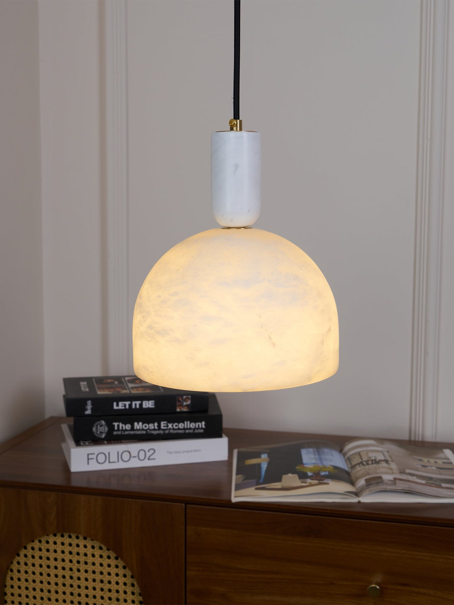 Culiror Minimalist Alabaster Pendant Light