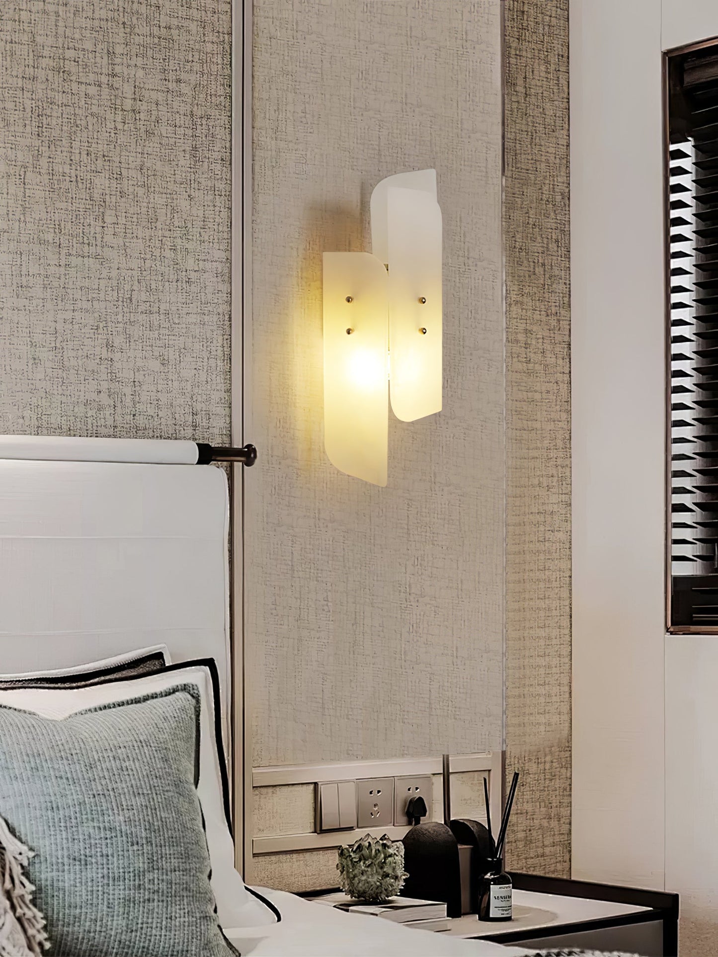 Veyra Alabaster Wall Sconce