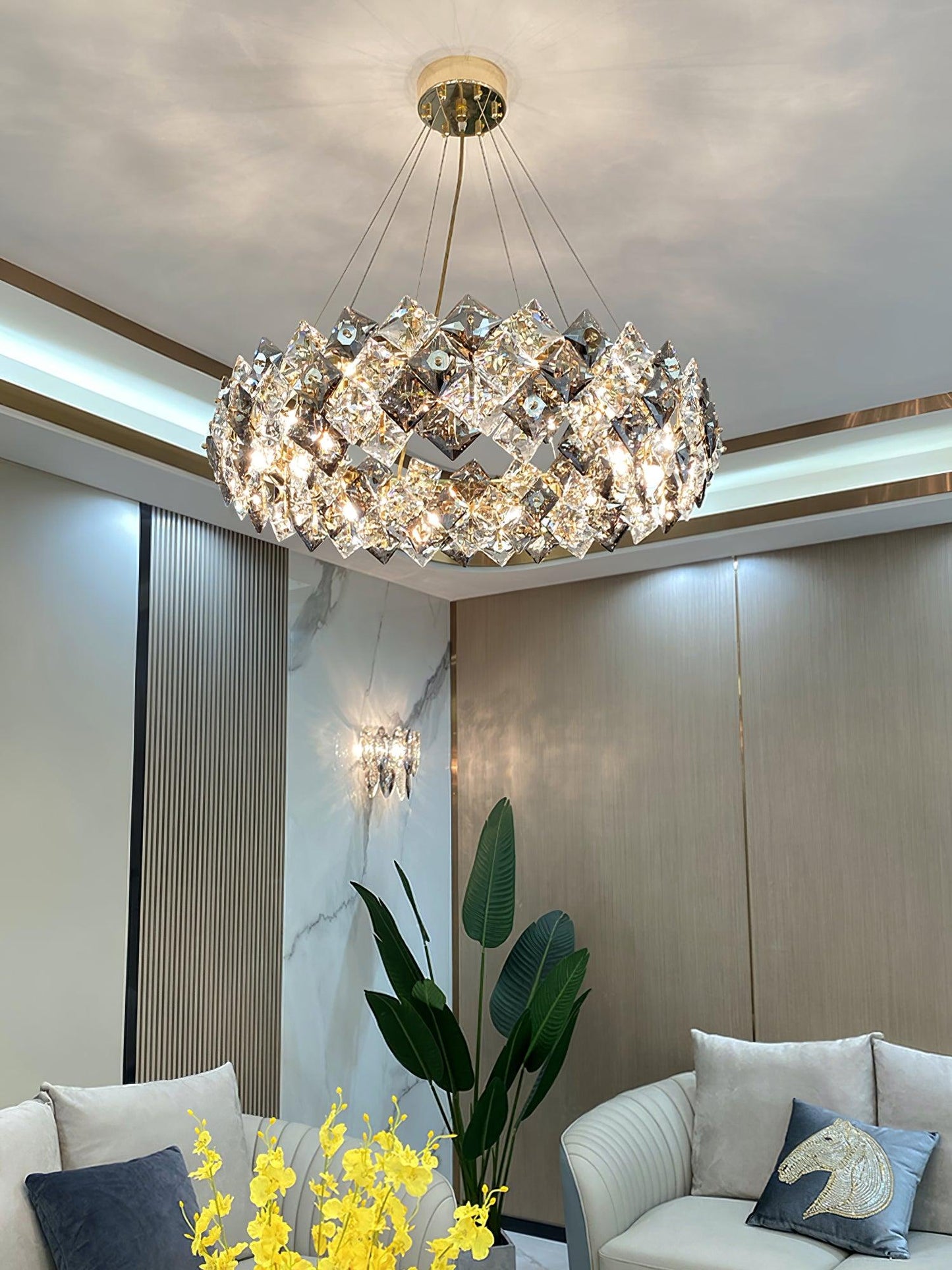 Lustra Chandelier Scale Crystal Round With Gold LED