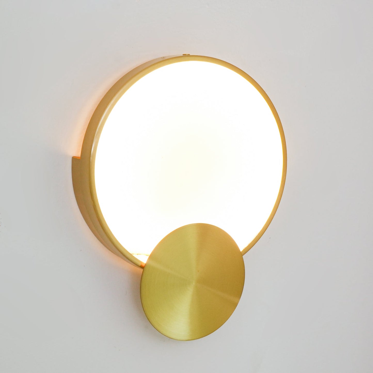 Myvelarae Circular Alabaster Wall Light