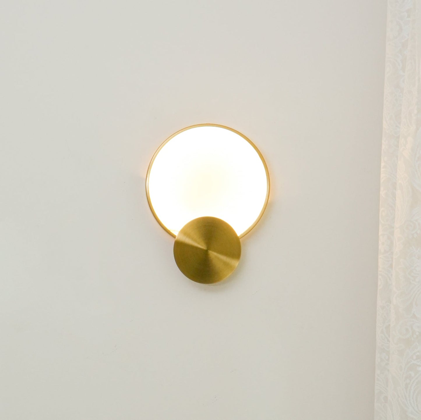 Myvelarae Circular Alabaster Wall Light