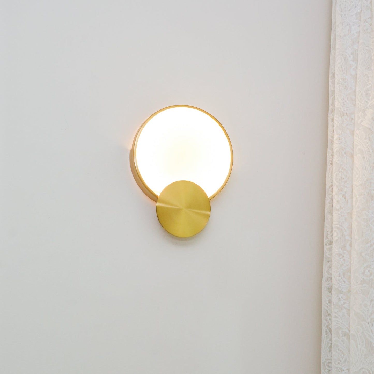 Myvelarae Circular Alabaster Wall Light