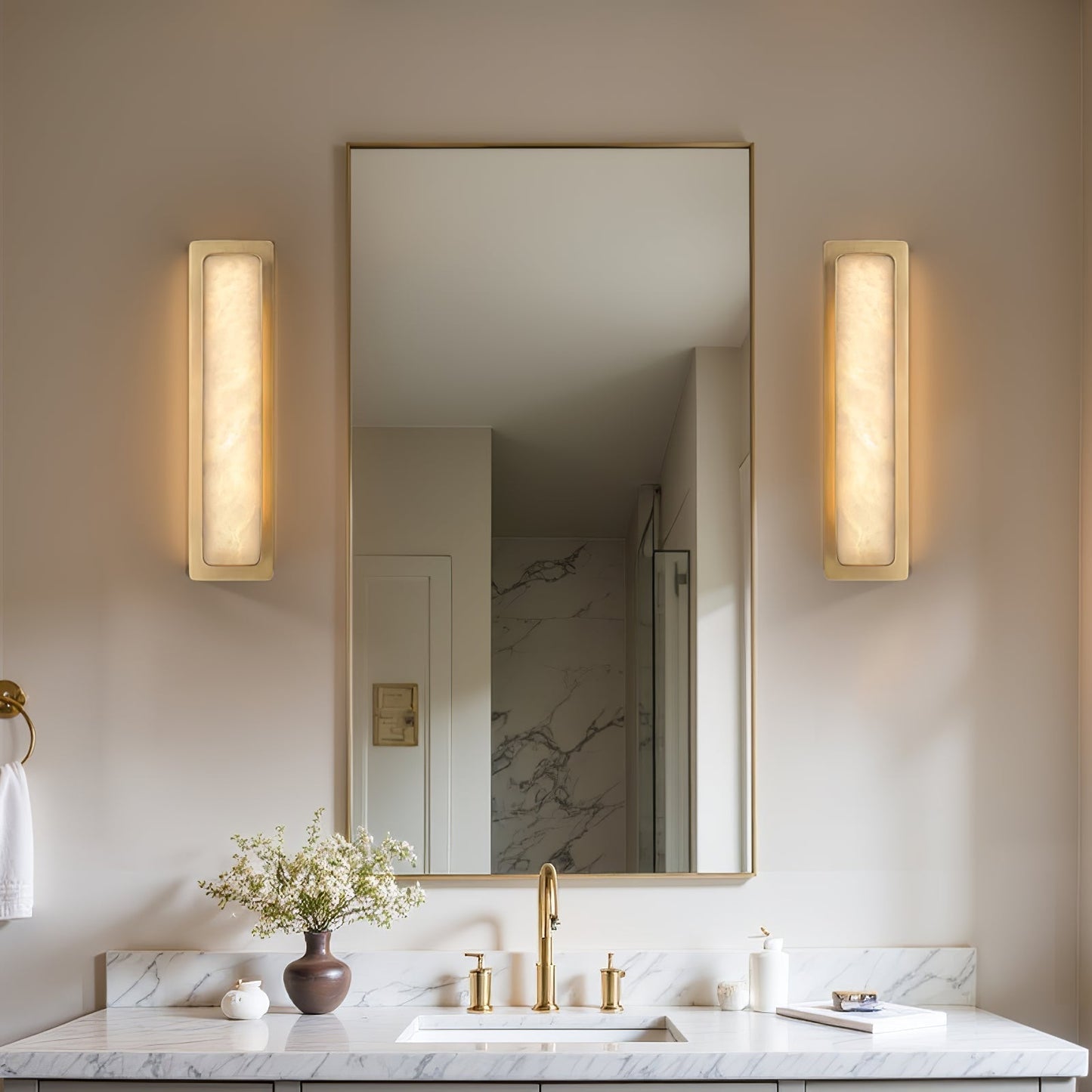 Ollore Linear Alabaster Wall Light