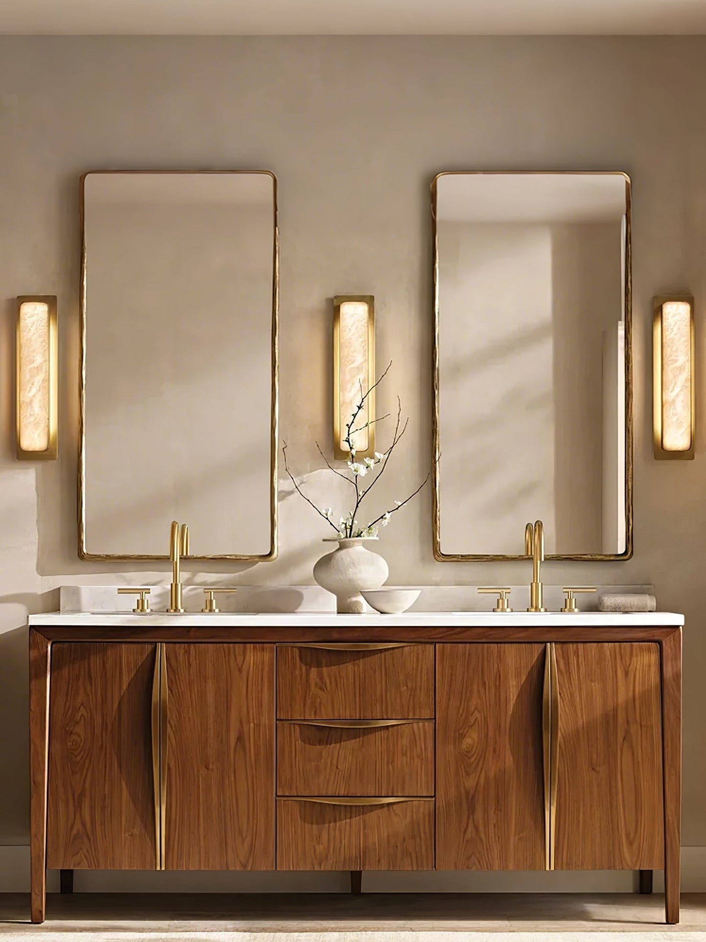Ollore Linear Alabaster Wall Light