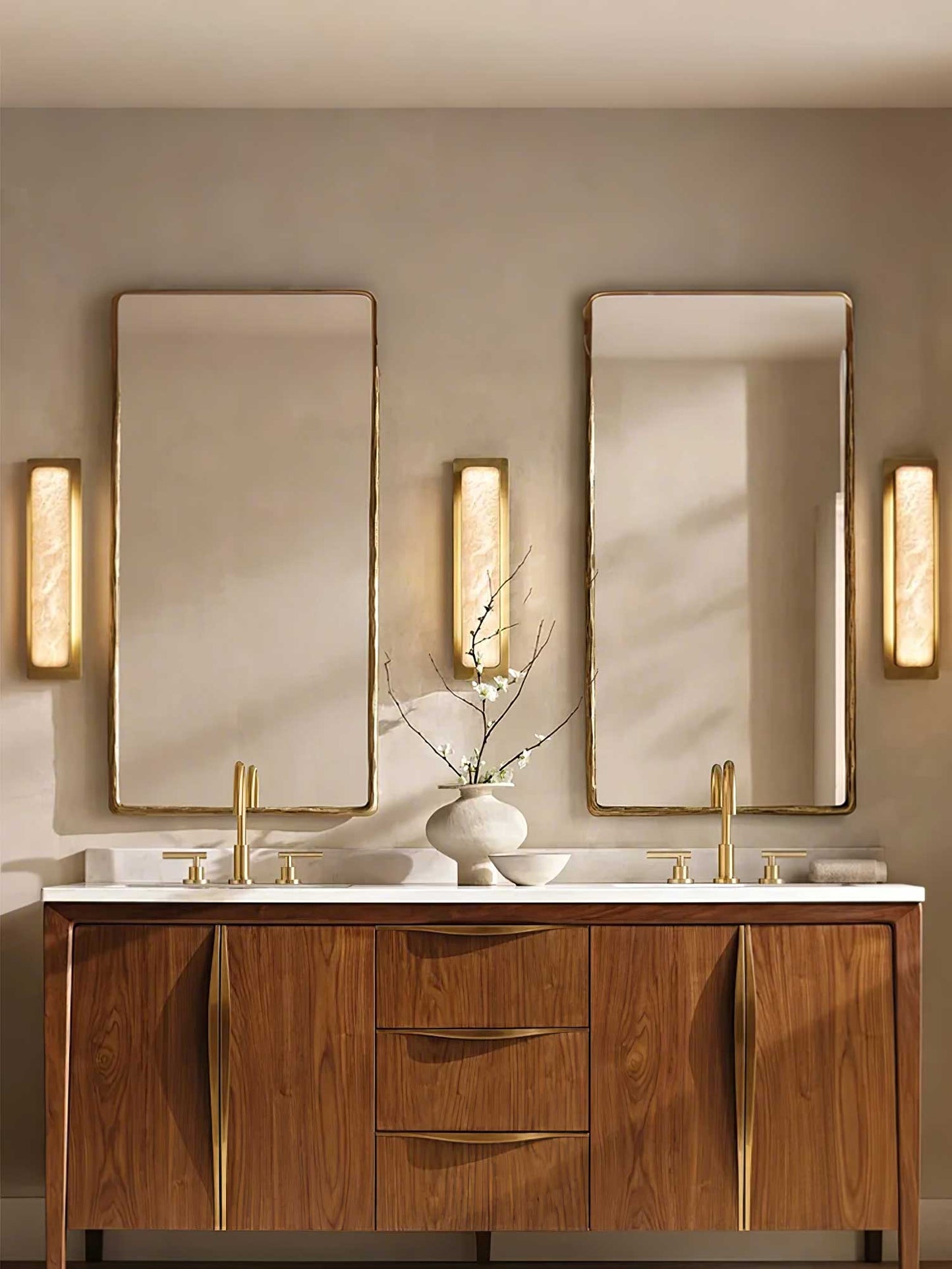 Ollore Linear Alabaster Wall Light