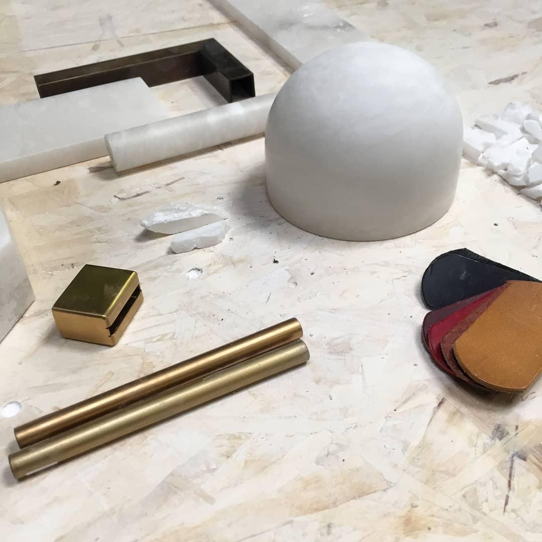 Strata Alabaster Pendant Light Capsule-shaped