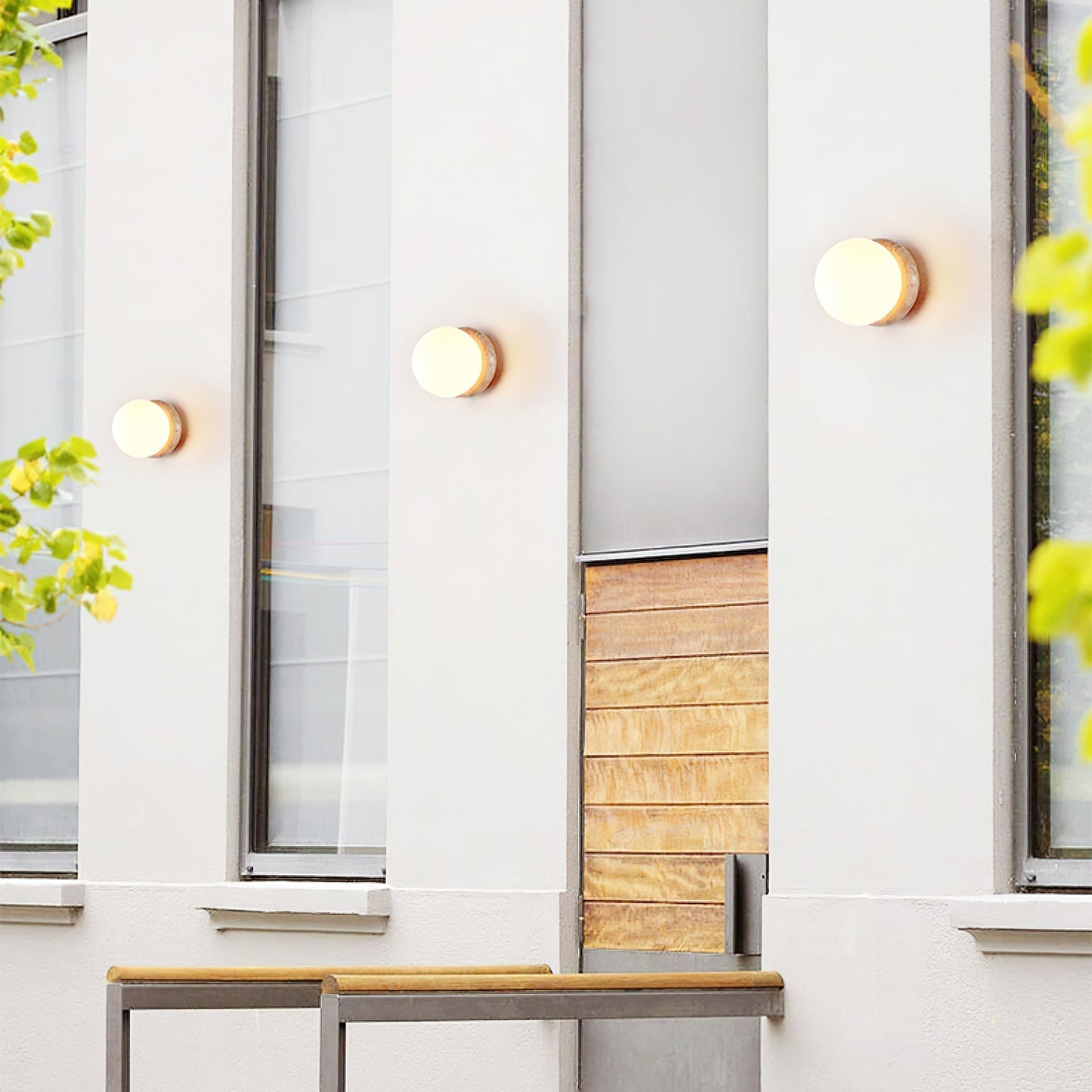 Caliror Round-plate Travertine Wall Light